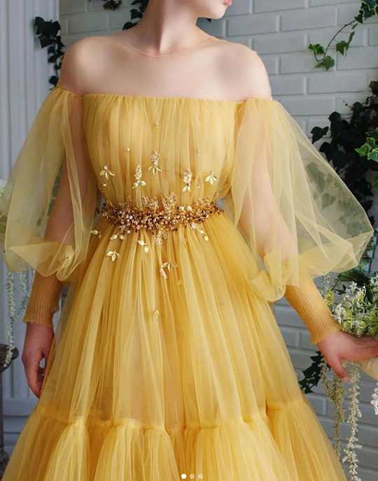 Strapless Ball Gown Wedding Dress with Embroidered Floral Appliques, for a Regal and Glamorous Look