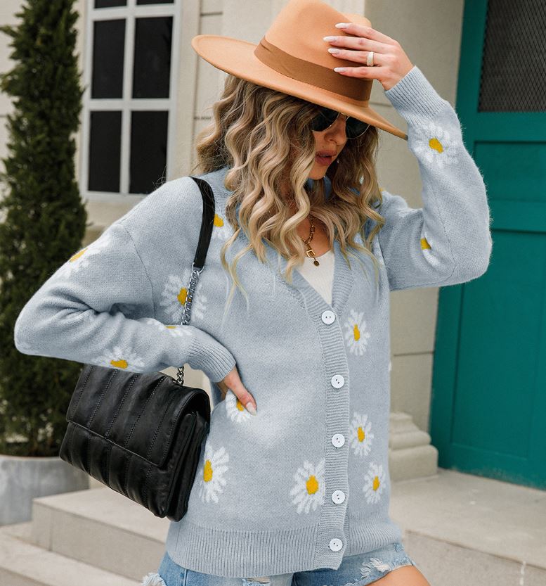 Large size cardigan with daisy print knit sweater
