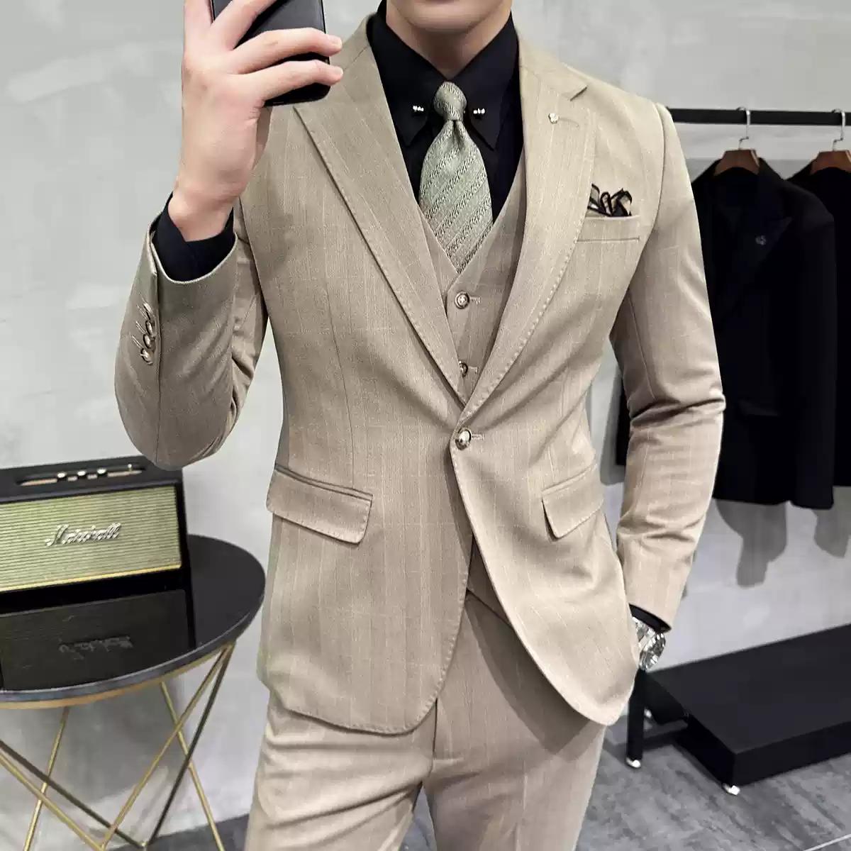Sophisticated Men's Three - Piece Grey Tweed Suit with Double - breasted Vest , XZ003