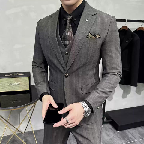 Sophisticated Men's Three - Piece Grey Tweed Suit with Double - breasted Vest , XZ003