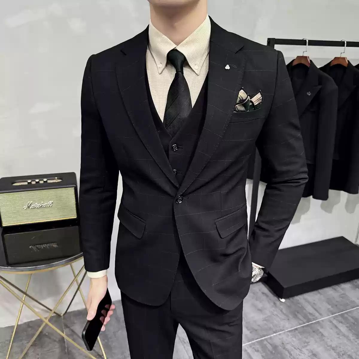 Sophisticated Men's Three - Piece Grey Tweed Suit with Double - breasted Vest , XZ003