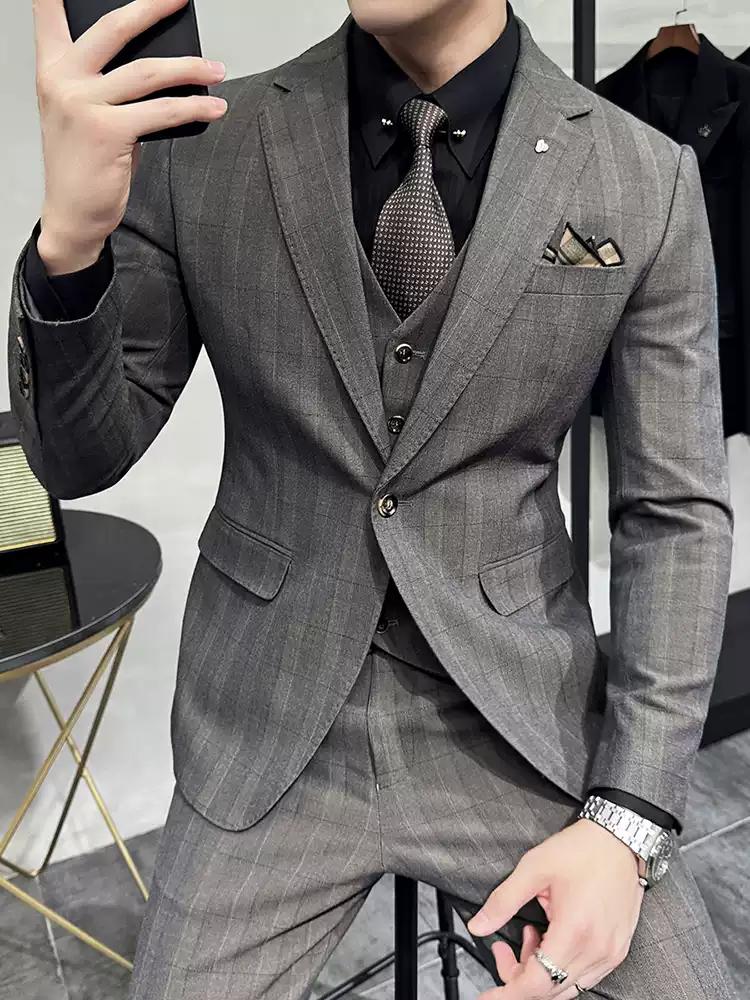Sophisticated Men's Three - Piece Grey Tweed Suit with Double - breasted Vest , XZ003
