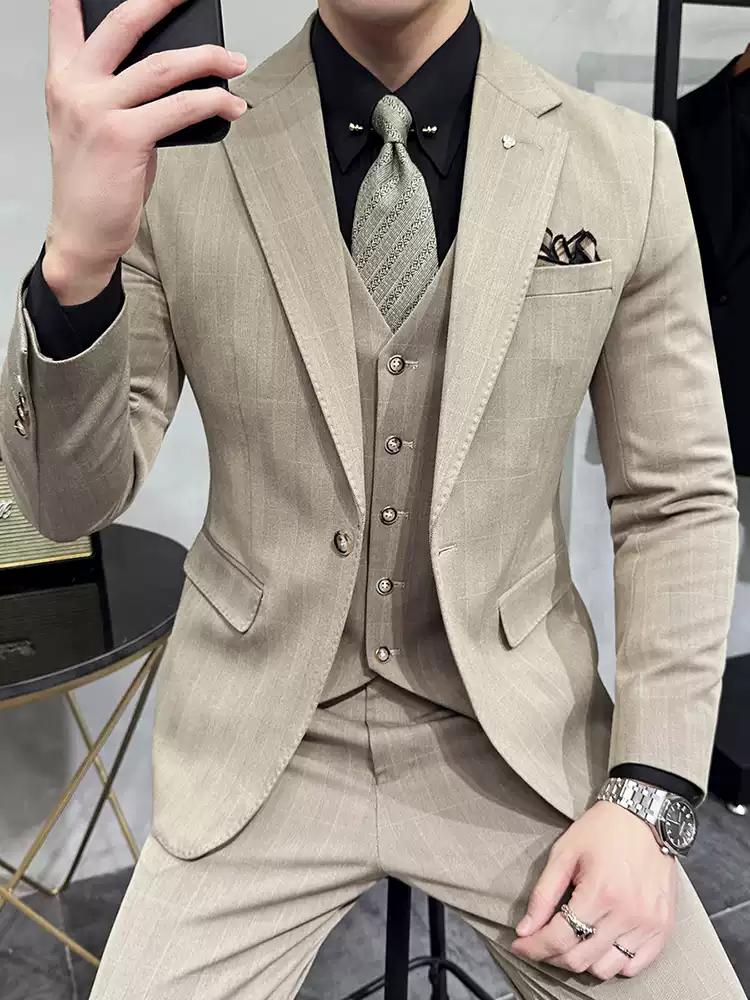 Sophisticated Men's Three - Piece Grey Tweed Suit with Double - breasted Vest , XZ003