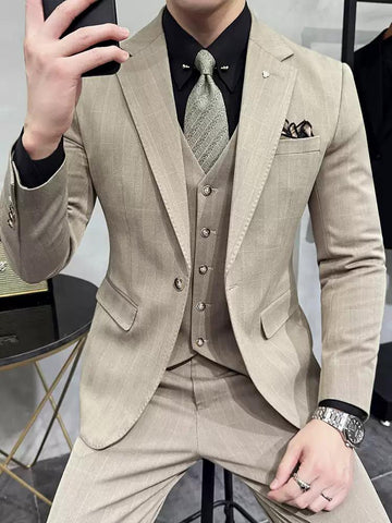 Sophisticated Men's Three - Piece Grey Tweed Suit with Double - breasted Vest , XZ003