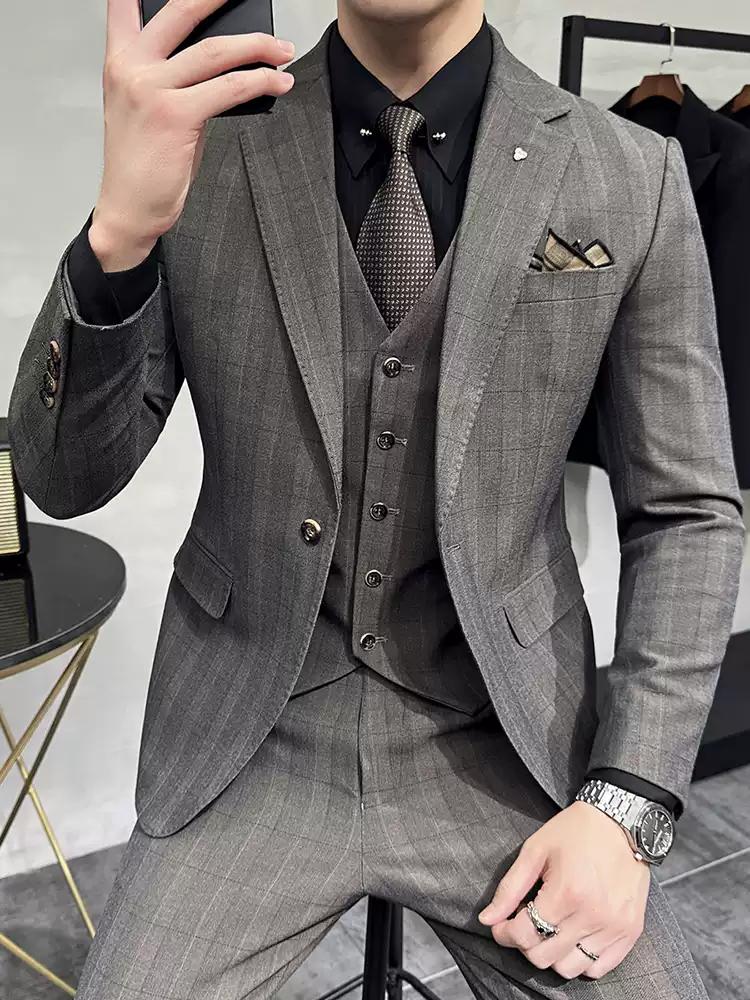 Sophisticated Men's Three - Piece Grey Tweed Suit with Double - breasted Vest , XZ003