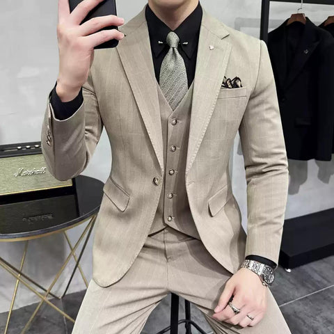 Sophisticated Men's Three - Piece Grey Tweed Suit with Double - breasted Vest , XZ003