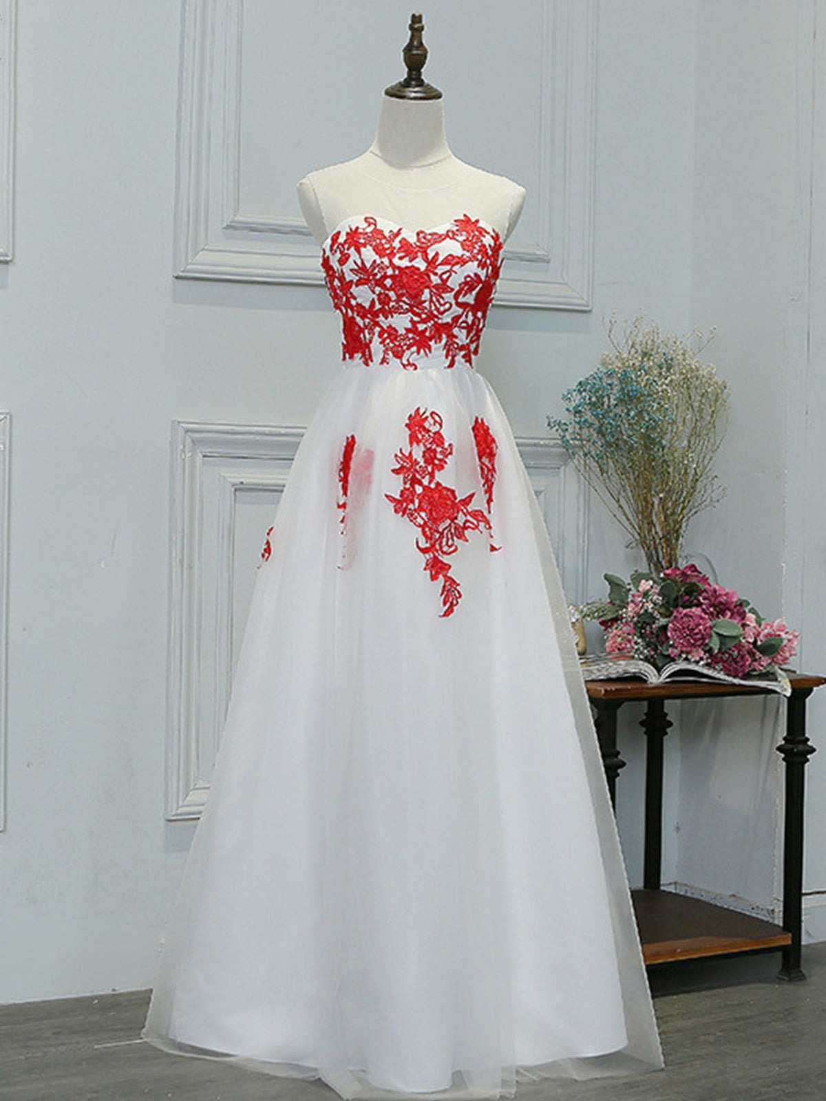 A Line Round Neck Lace Appliques White Prom Dress