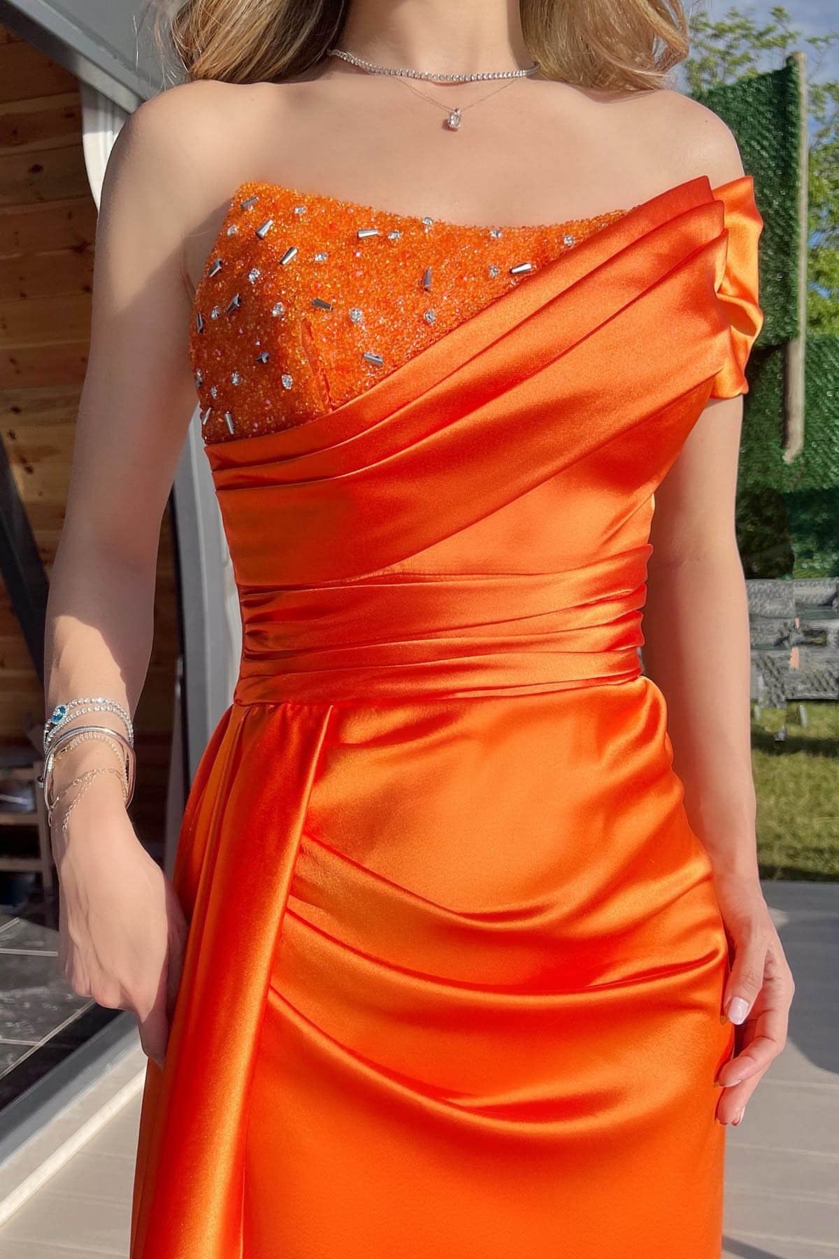 One-Shoulder Prom Gown with Dramatic Mermaid Ruffles and Beaded Detailing