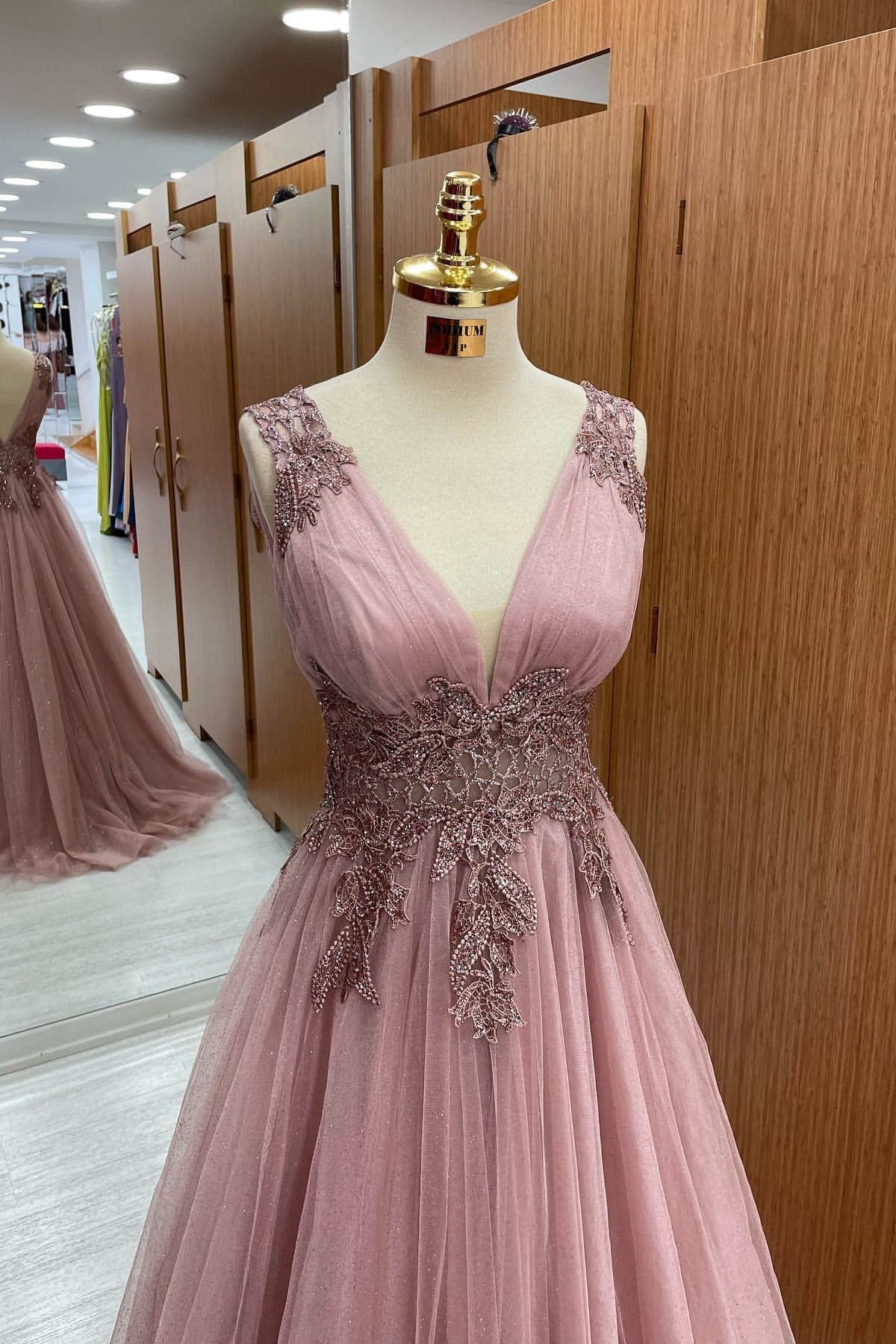 Sleeveless V-Neck Tulle Long Prom Dress With Appliques