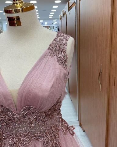 Sleeveless V-Neck Tulle Long Prom Dress With Appliques