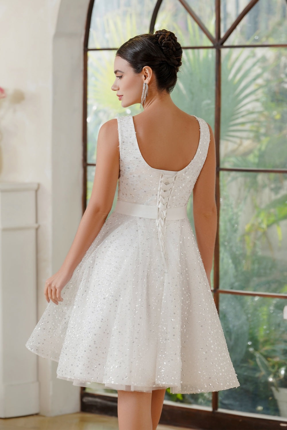 Scoop Neck Short Chiffon Prom Dress With Sequins Sleeveless Knee Length Party Dress